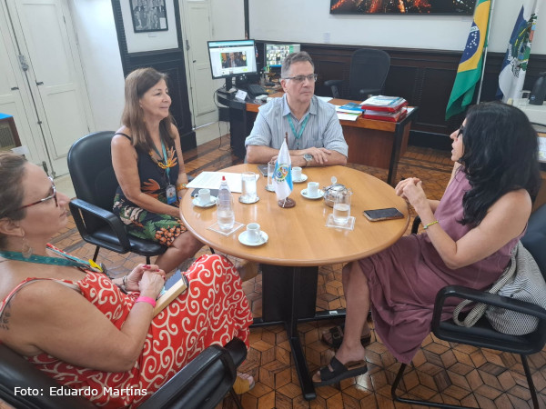 FILHA DO MÚSICO SÉRGIO RICARDO É RECEBIDA PELO PRESIDENTE DO MIS RJ